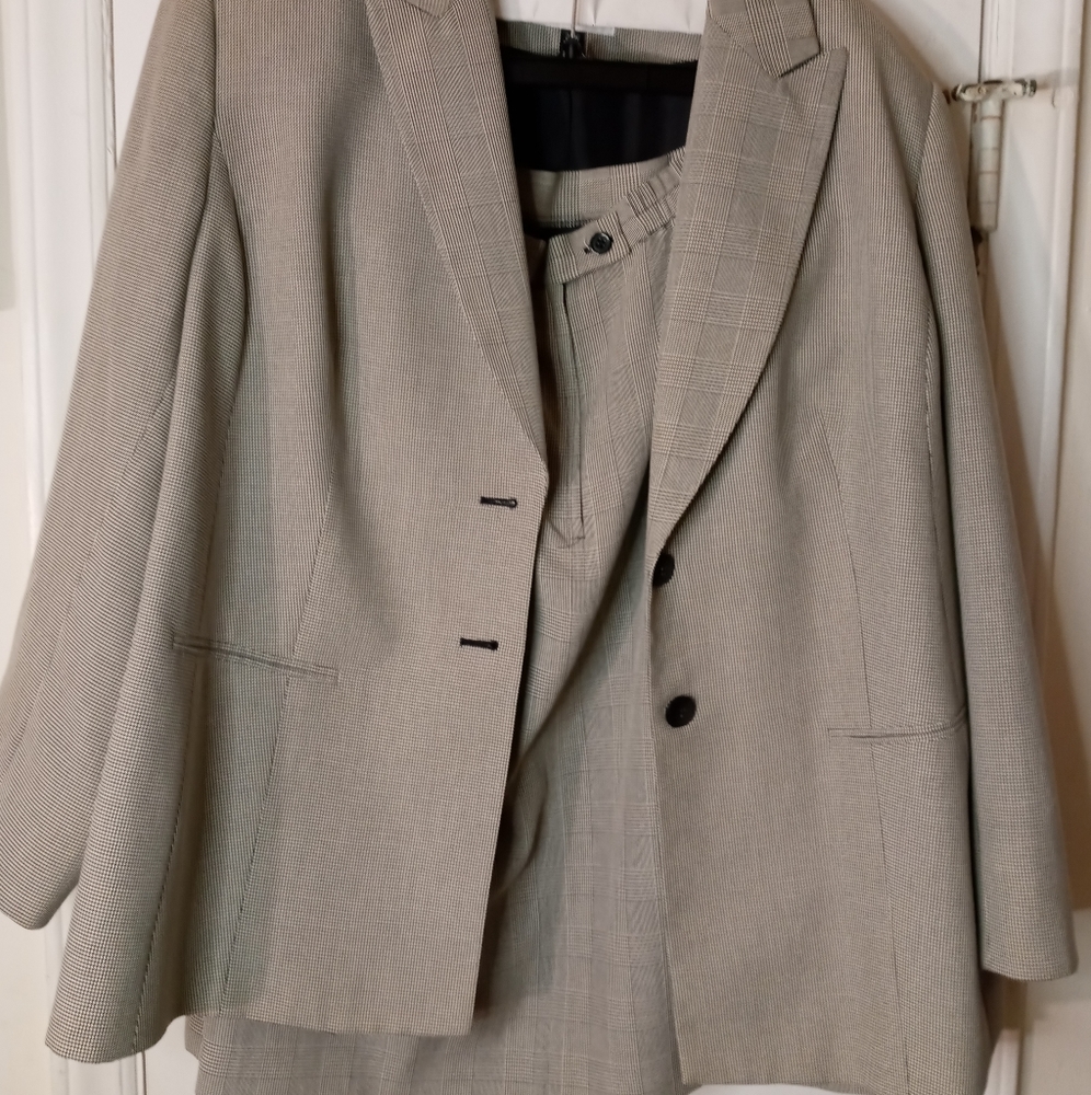 Women's Size 20W 2 pc Blazer with Pencil Skirt